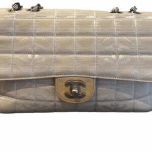 CHANEL Cream Gold Quilted Shoulder Bag